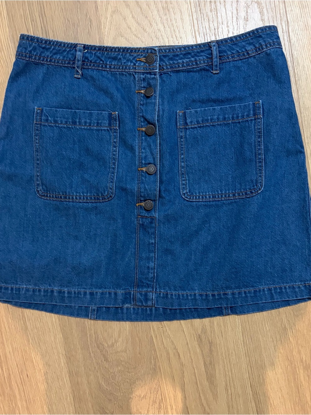 Old Navy woman’s Blue Button-Front Denim Mini Skirt with Patch Pockets size 14